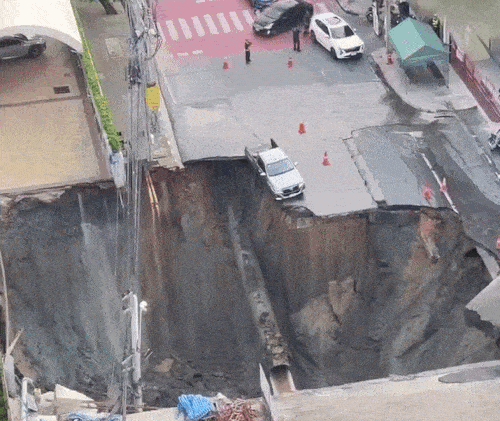 24일 태국 방콕에서 발생한 싱크홀. 사진=엑스 캡처