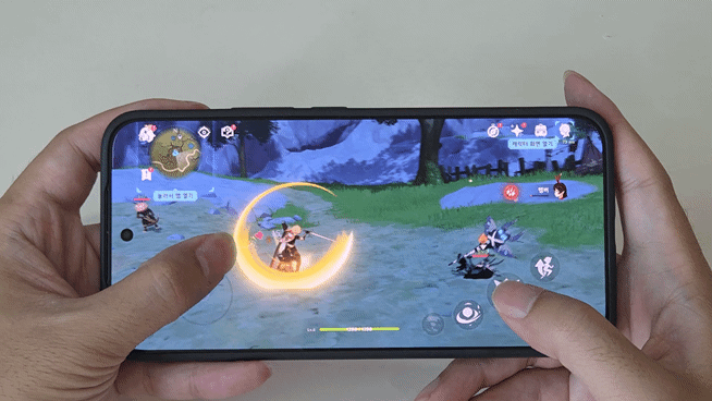 샤오미 15T 프로로 게임 '원신'을 하는 모습. 사진=구자윤 기자