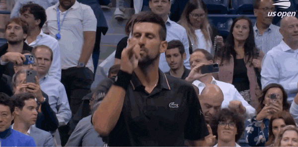 노박 조코비치(세르비아)가 이달 초 미국 뉴욕에서 열린 US오픈 남자 단식 4강 진출을 확정하고 케데헌 속 '소다팝' 안무를 추고 있다. 그는 "딸에게 배웠다"고 했다./US오픈 유튜브