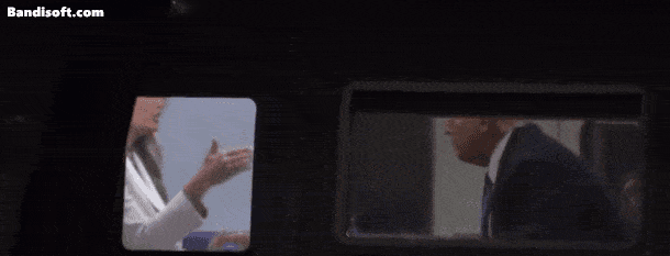 도널드 트럼프 미 대통령이 지난 23일(현지시간) 전용 헬리콥터 마린원에서 부인 멜라니아 여사를 향해 삿대질을 하는 모습. [엑스(X·옛 트위터) 캡처]