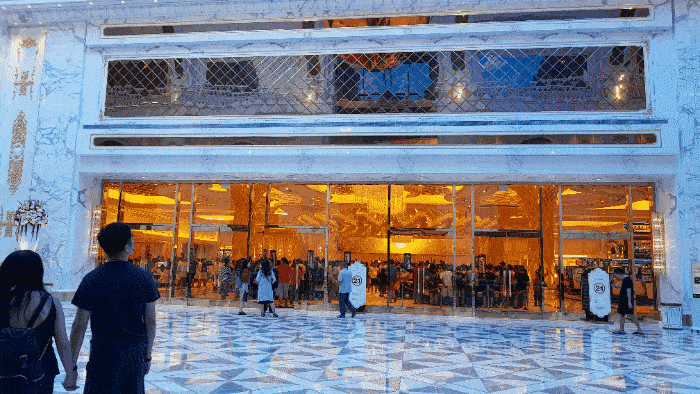 한 때 화려함을 자랑했던 사이판 최고 번화가에 위치한 카지노의 영광과 쇠락한 모습. 안병준 기자