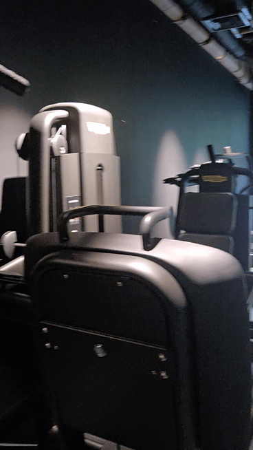 2층에 위치한 헬스장 전경. 문을 열자마자 새 물건 냄새가 난다./사진=이찬종 기자