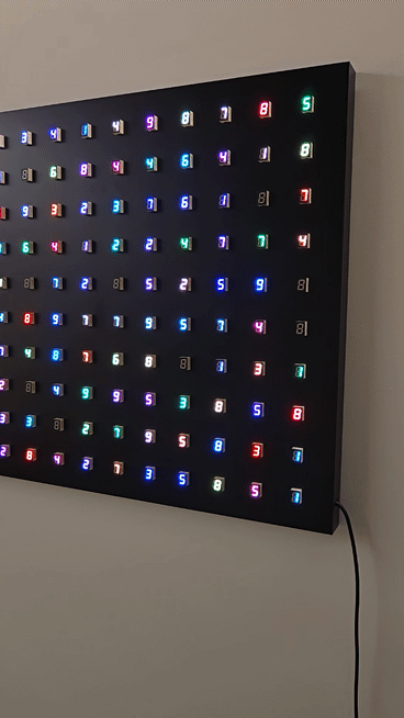 NHN 1층 카페에 걸린 미야지마 다쓰오의 미디어 아트. 생과 사의 순환, 시간의 흐름을 표현한다고./사진=이찬종 기자