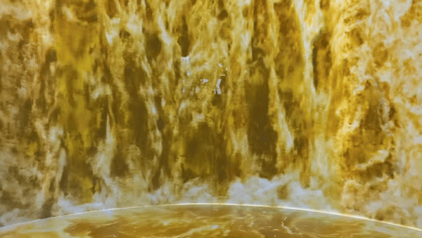 하이트진로 파크에서 새로 설치한 360도 LED 영상관. 이곳에서 매일 6분 짜리 미디어아트를 상영한다. 김남명 기자