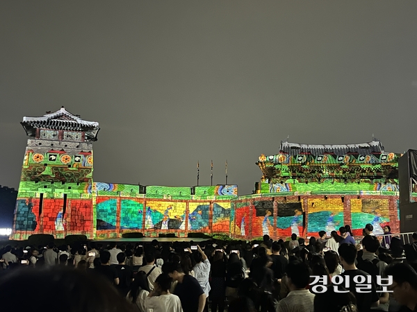 Visitors gathered to watch Suwon Hwaseong media art