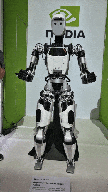 지난해 3월 미국 캘리포니아 새너제이에서 열린 엔비디아 GTC 2024에서 미국 앱트로닉의 휴머노이드 로봇 ‘아폴로’가 손을 흔들고 있다. 김현일 기자