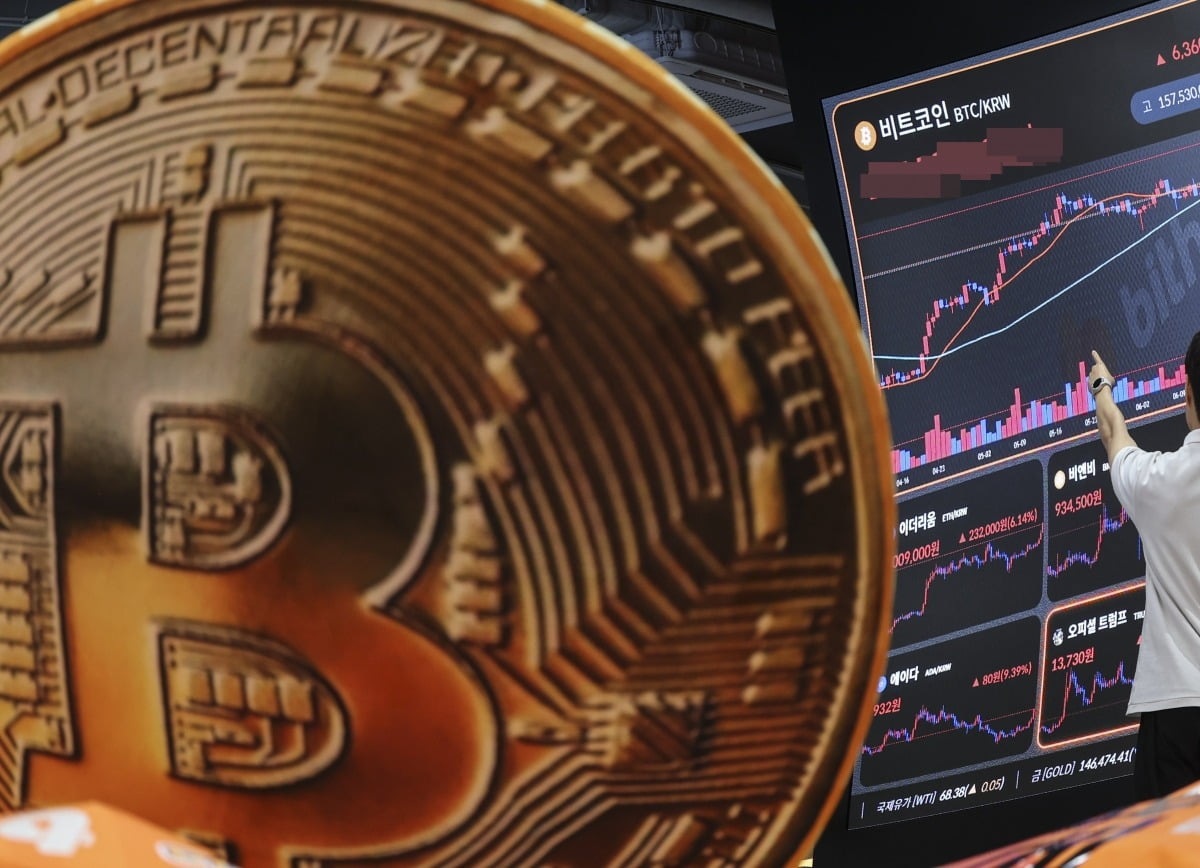 12만달러 안착한 비트코인, 내년 18만달러까지?