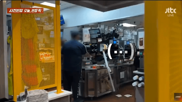 미국의 한 유명 프랜차이즈 매장에서 인종차별을 당했다고 주장한 한국인 여성. 〈영상=JTBC '사건반장' 방송화면〉