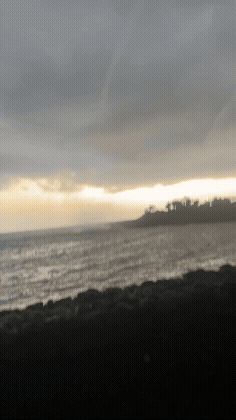 그제(15일) 서귀포시 남원읍 태흥1리 바다에서 발생한 용오름이 육상으로 이동하는 듯한 모습. (화면제공: 시청자 김선우)