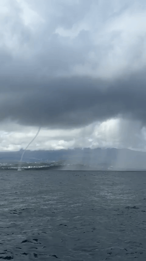 지난달 24일 서귀포시 남원읍 위미리 해상에서 관측된 용오름 현상. (화면제공: 김태희)