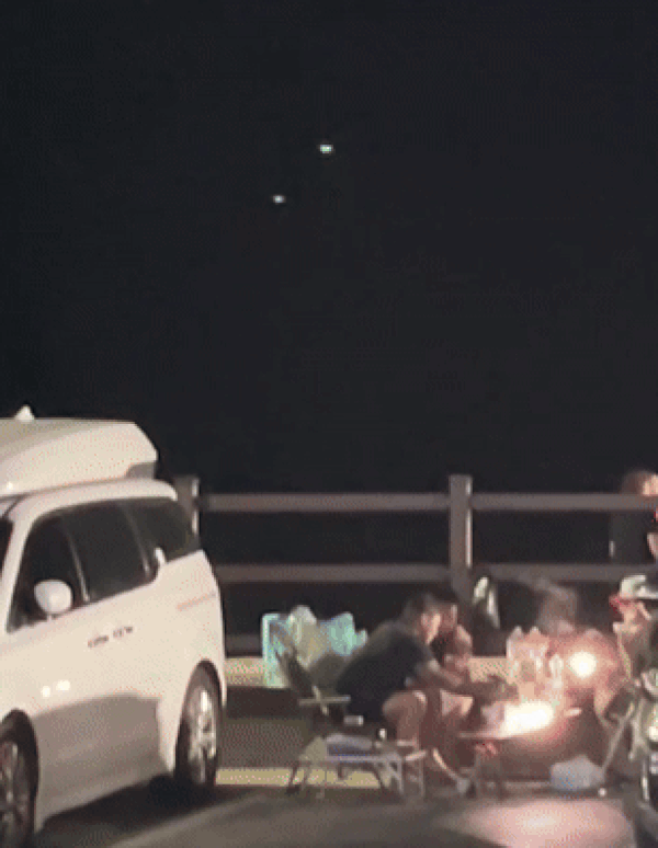 (누리꾼이 온라인커뮤니티를 통해 공개한 캠핑족들의 모습. 에펨코리아)