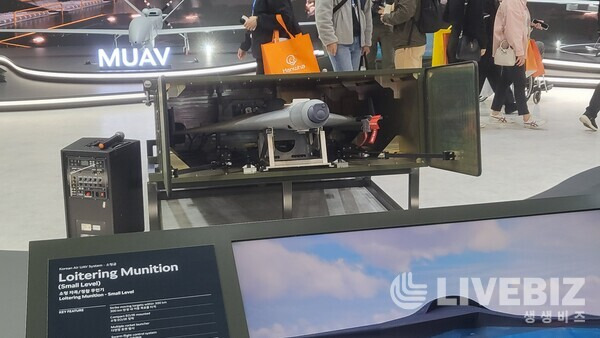 중형 타격 무인기 목업