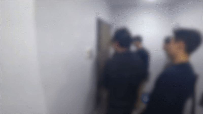 지난 4월, 불법 도박장 단속에 나선 경찰(화면제공 : 제주경찰청)