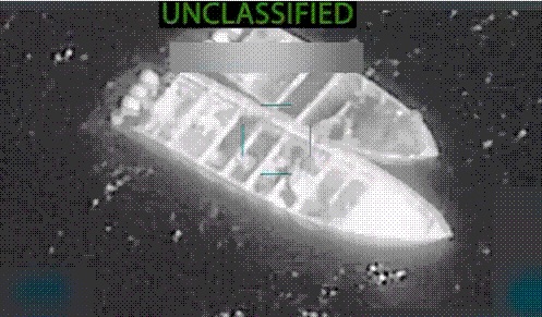 헤그세스 미국 국방부 장관이 공개한 마약 운반 의심 선박 공격 영상. /X