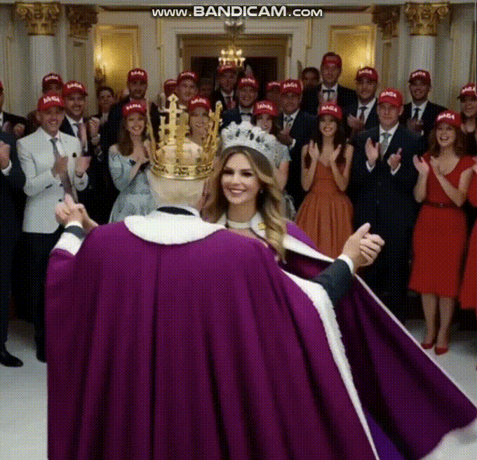 신라 금관을 쓰고 멜라니아 여사와 함께 춤을 추고 있는 도널드 트럼프 미국 대통령. 인공지능(AI)으로 만들어진 가짜 영상이다./X 캡처