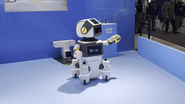 Hyundai Motor's DAL-e robot, topped with Samsung SDI batteries, greets visitors at the InterBattery 2025 trade show held in March in southern Seoul. [SARAH CHEA]