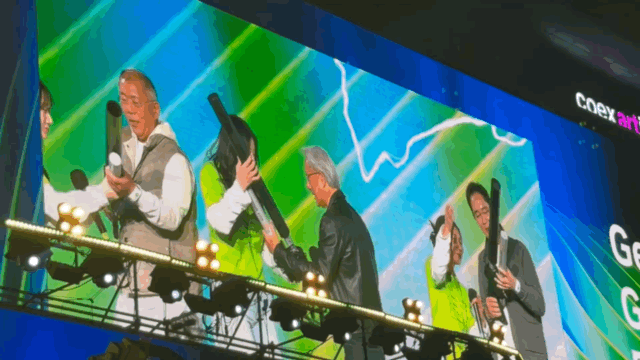 정의선 현대자동차그룹 회장, 젠슨 황 엔비디아 CEO, 이재용 삼성전자 회장이 30일 서울 강남구 코엑스에서 열린 '지포스 25주년 기념 행사' 무대에 올랐다. [사진=권서아 기자]