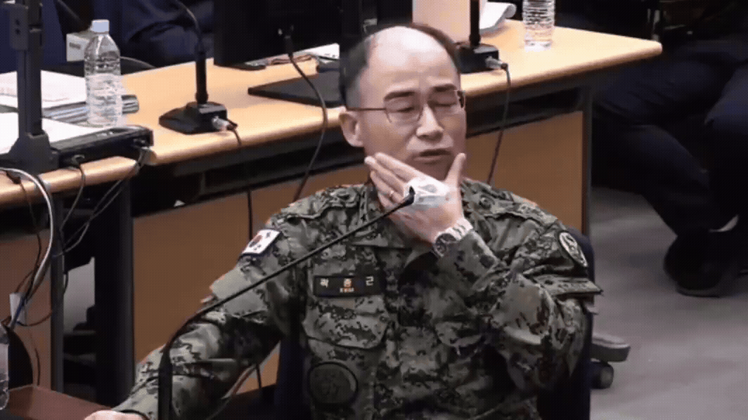 내란 혐의 재판에 증인으로 나와 계엄 당시를 설명하며 울먹이는 곽종근 전 특전사령관