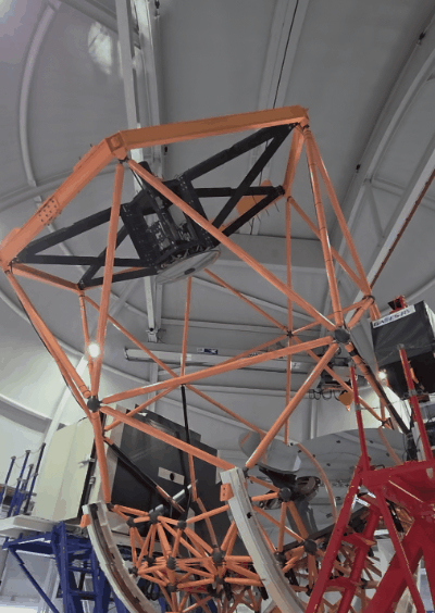 일본 교토대 오카야마 천문대에 위치한 직경 3.8m의 동아시아 최대 망원경 ‘세이메이’를 조종하자 상하좌우로 움직이고 있다. 오카야마=박민주 기자