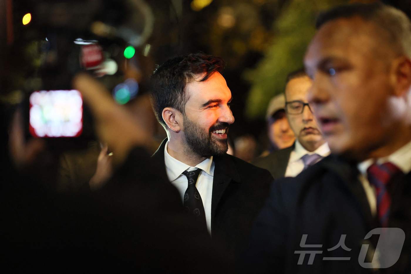 유세 현장을 떠나는 조란 맘다니