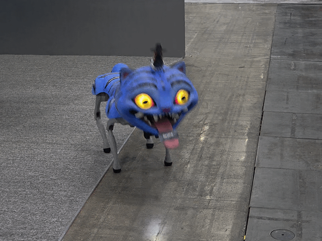 '케이팝 데몬헌터스'의 '더피'(Duffy) 디자인을 입힌 로봇이 관람객들의 시선을 끌던 모습./영상=김대영 기자