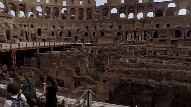 갤럭시 XR로 본 콜로세움 내부 360도 투어. 실제 공간에 서 있는 듯한 현장감이 인상적이다./영상=유튜브·강민경 기자