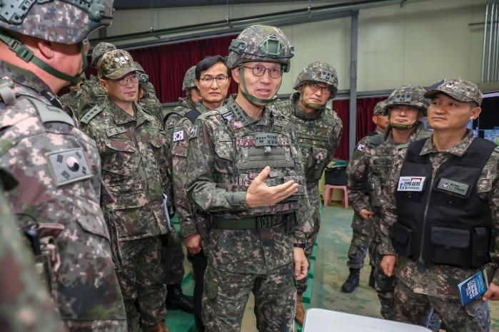 육군 참모총장 “유·무인 복합전투체계 완성…종합 점검”