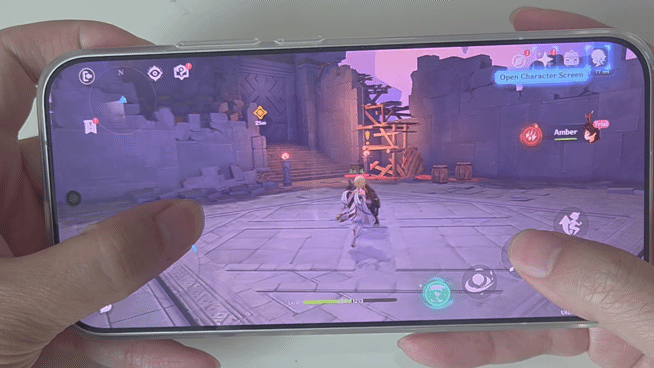 샤오미 17 프로 맥스에서 고사양 게임인 ‘원신·공월의 노래’를 하는 모습. 사진=구자윤 기자