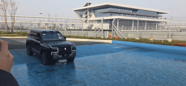 BYD 서킷 수상 부유 체험 구역