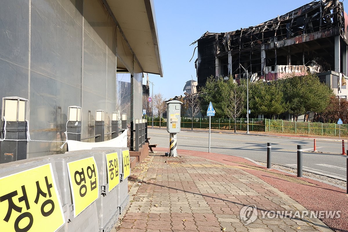 [르포] 배추밭엔 잿가루·공장은 셧다운…화재 여파 언제 가실까