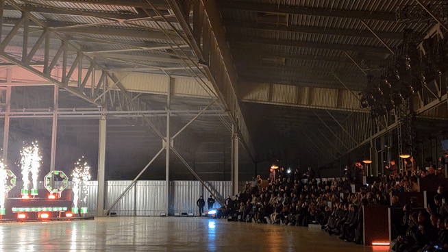 지난 20일(현지시간) 프랑스 남부 르 카스텔레 지역에 위치한 폴 리카르 서킷 인근 격납고에서 열린 '마그마 월드 프리미어' 행사에서 '제네시스 마그마GT 콘셉트'가 행사장에 들어서고 있다. 사진=김학재 기자
