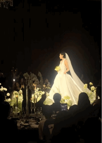 배우 조혜원이 버진로드를 걷고 있다. 독자 제공