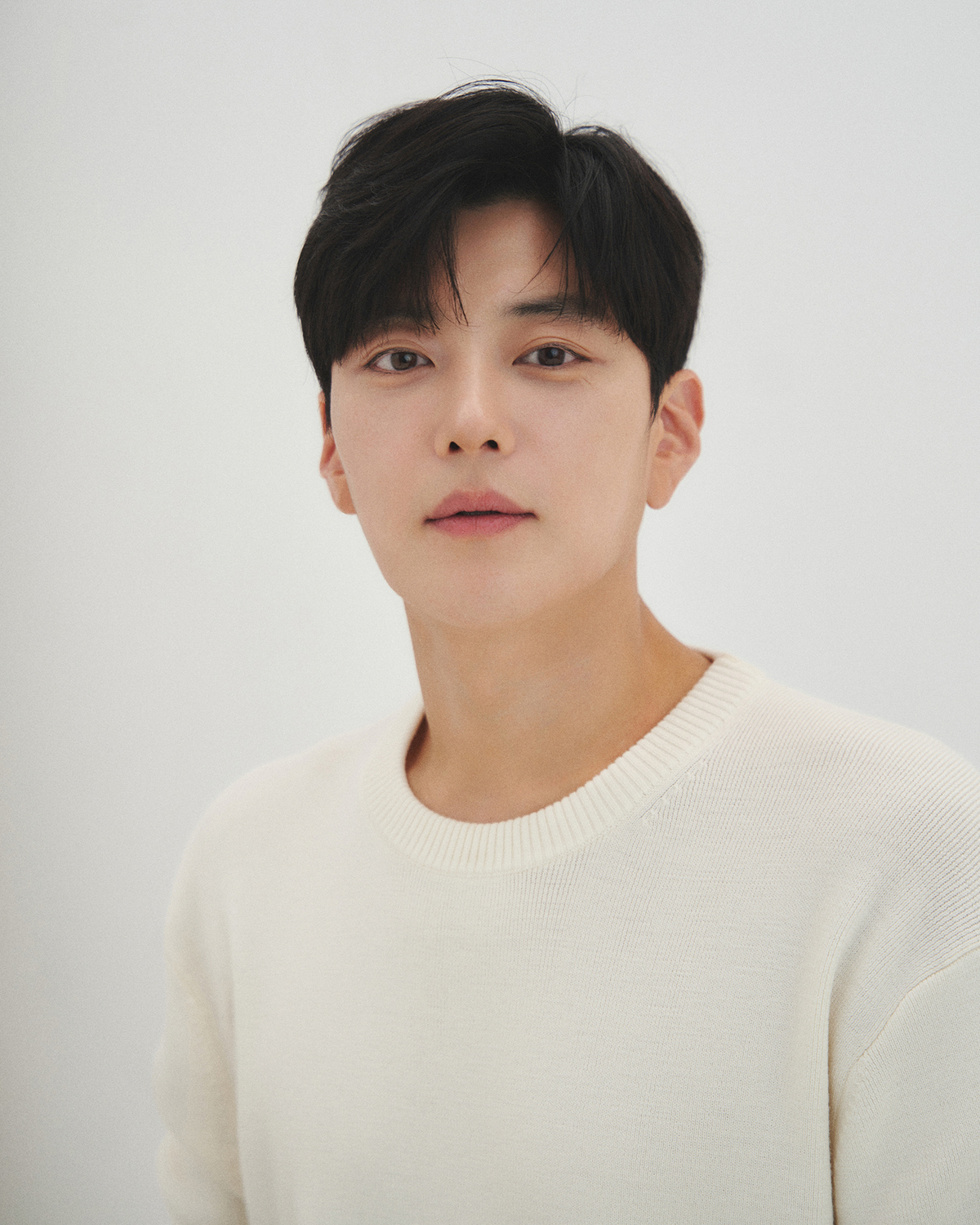 장승조, ‘으른 섹시미’ 넘치는 새 프로필