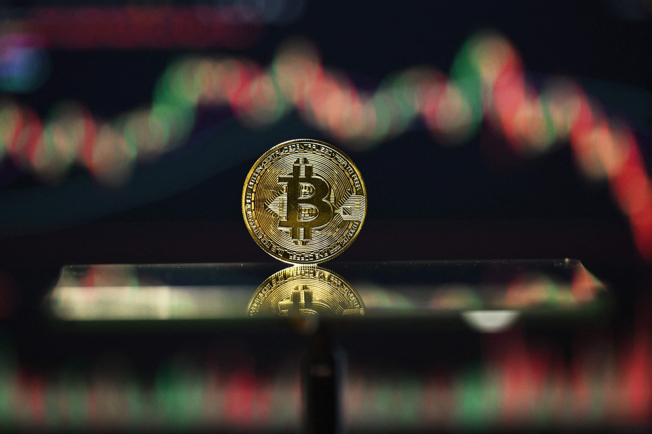 트럼프 랠리 어디갔나”…비트코인 3분의 1 급락 원인은 [투자360]