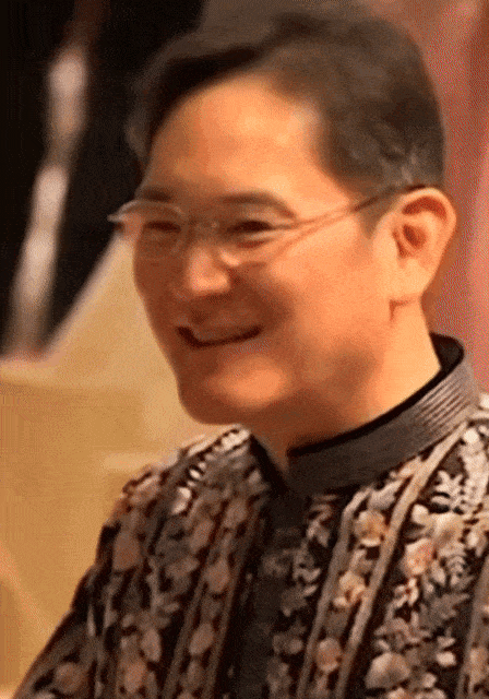 이재용 삼성전자 회장이 지난해 7월 인도 뭄바이에서 열린 무케시 암바니 릴라이언스 인더스트리 회장의 막내아들 결혼식 축하연에서 참석자들과 대화를 하고 있다. [Zoom TV 페이스북]