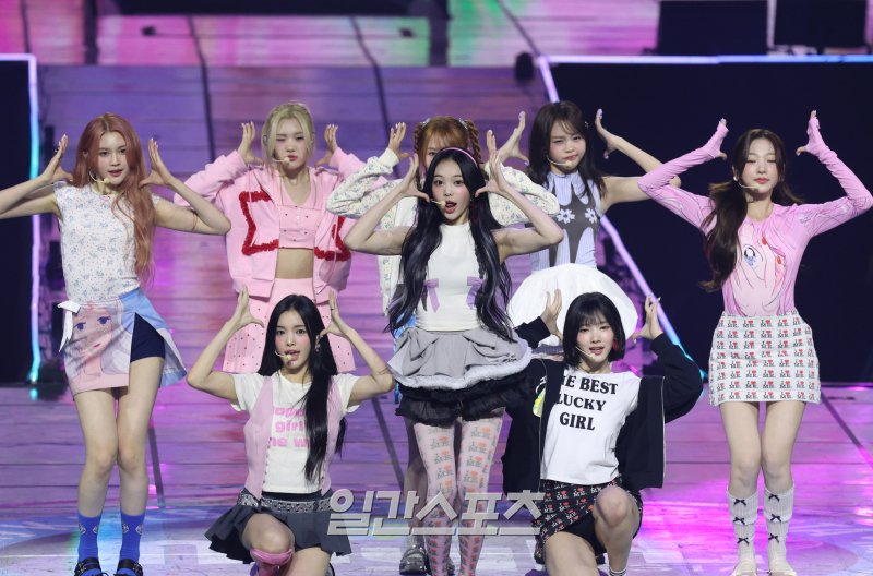 The '2025 My K FESTA' K-pop concert, hosted by the Ministry of Culture, Sports and Tourism and organized by the Korea Foundation for International Cultural Exchange, was held on the afternoon of June 19th at KSPO DOME in Songpa-gu, Seoul. The group Hearts2Hearts is putting on a spectacular performance. 