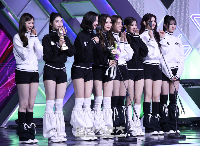 On the second day of the '2025 Korea Grand Music Awards with iM Bank' (2025 KGMA), Music Day took place on the afternoon of November 15th at Inspire Arena in Yeongjongdo, Incheon. The group Hearts2Hearts is receiving the 'IS Rising Star' award and giving their acceptance speech. KGMA is a K-pop festival that highlights K-pop artists and works that have received much love from fans at home and abroad throughout the year, showcasing differentiated content. This year, KGMA is jointly organized by the KGMA Organizing Committee, Creator Ring, and Diodi, and is sponsored by the Incheon Metropolitan City and the Incheon Tourism Organization. iM Bank is the title sponsor, with Pizzadang, Label Corporation, and Holly's participating as sponsors. 2025 KGMA features KT ENA as the main broadcaster and will be live-streamed domestically and globally, excluding Japan and China, through TikTok Live. In Japan, it can be watched in real-time via Hulu Japan.