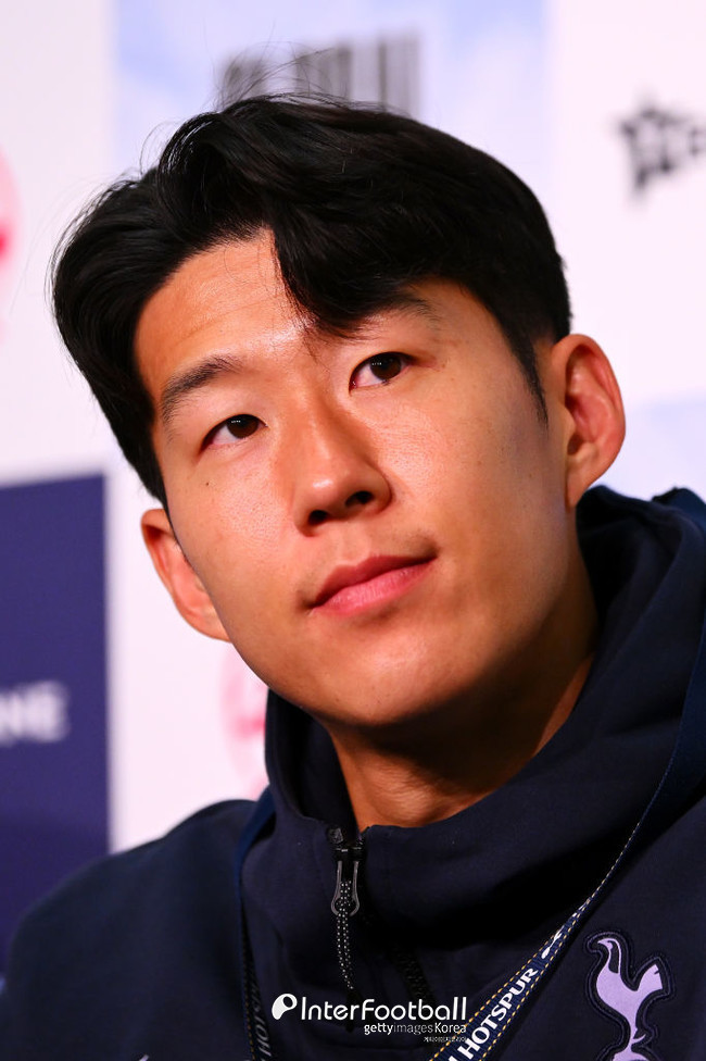 토트넘 원정 준비 중인 선수단 이미지