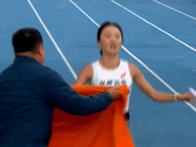 김완기 삼척실청 감독이 이수민 선수의 신체를 과도하게 접촉했다는 논란이 불거졌다. KBS 스포츠 유튜브 캡처