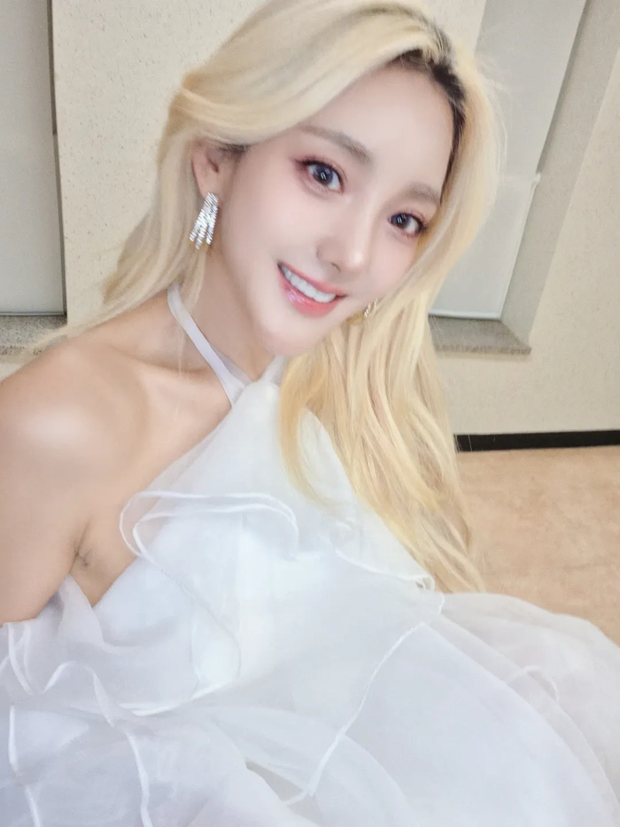 20251128223831893hzdm Photo | Bada's SNS