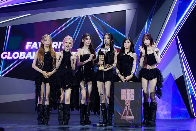 Group IVE achieved a triple crown at the '2025 MAMA AWARDS.' 