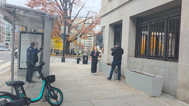 미국 워싱턴에서 지난 26일(현지시간) 총격전이 벌어진 패러것 웨스트 지하철역 앞. 이곳은 백악관에서 불과 두 블록 떨어진 곳이다. 워싱턴| 정유진 특파원