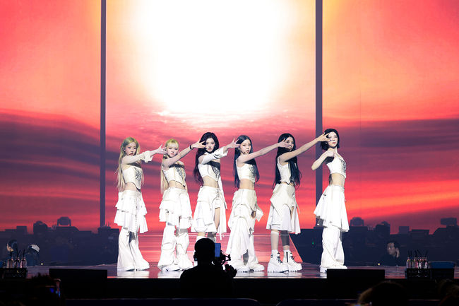 20251130185358371rfmb NMIXX