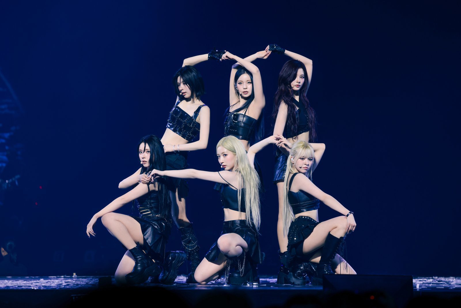 On the 30th, NMIXX kicked off their first world tour at the Incheon Inspire Arena. A total of 27 songs were performed at their first solo concert 3 years and 9 months after their debut, including 'Blue Valentine,' which brought NMIXX a career high. The world tour schedule and major cities will be announced later.
