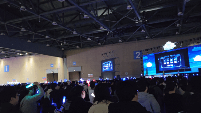 지난 31일 방문객들이 일산 킨텍스에서 열린 블루 아카이브 4주년 페스티벌을 즐기고 있다. 영상=박수빈 기자