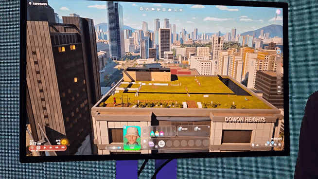 2일 서울 성수동에서 열린 '애플 게임 쇼케이스'에서 맥 노트북으로 시연한 크래프톤의 '인조이'./사진=이찬종 기자