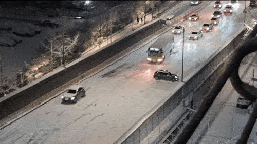 폭설에 유턴해 돌아가는 차량 [독자 제공. 재판매 및 DB 금지]