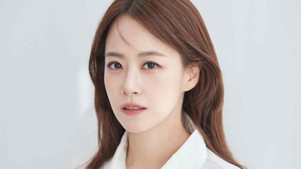 노란 수영복에 섹시한 몸매 어필하는 존예 처자