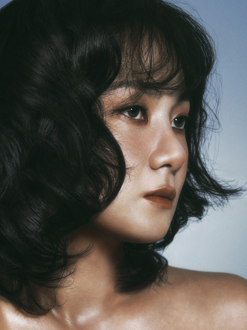 노란 수영복에 섹시한 몸매 어필하는 존예 처자