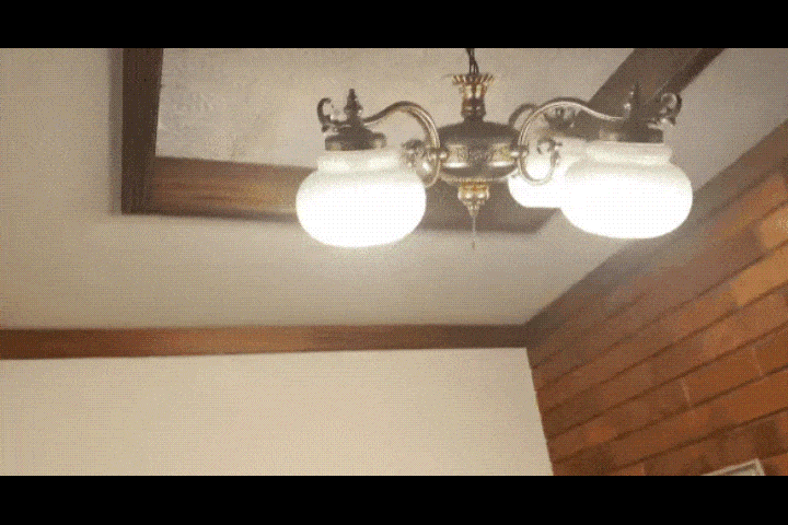 아오모리현 지진으로 천장 등이 흔들리고 있다. [영상=X 갈무리]